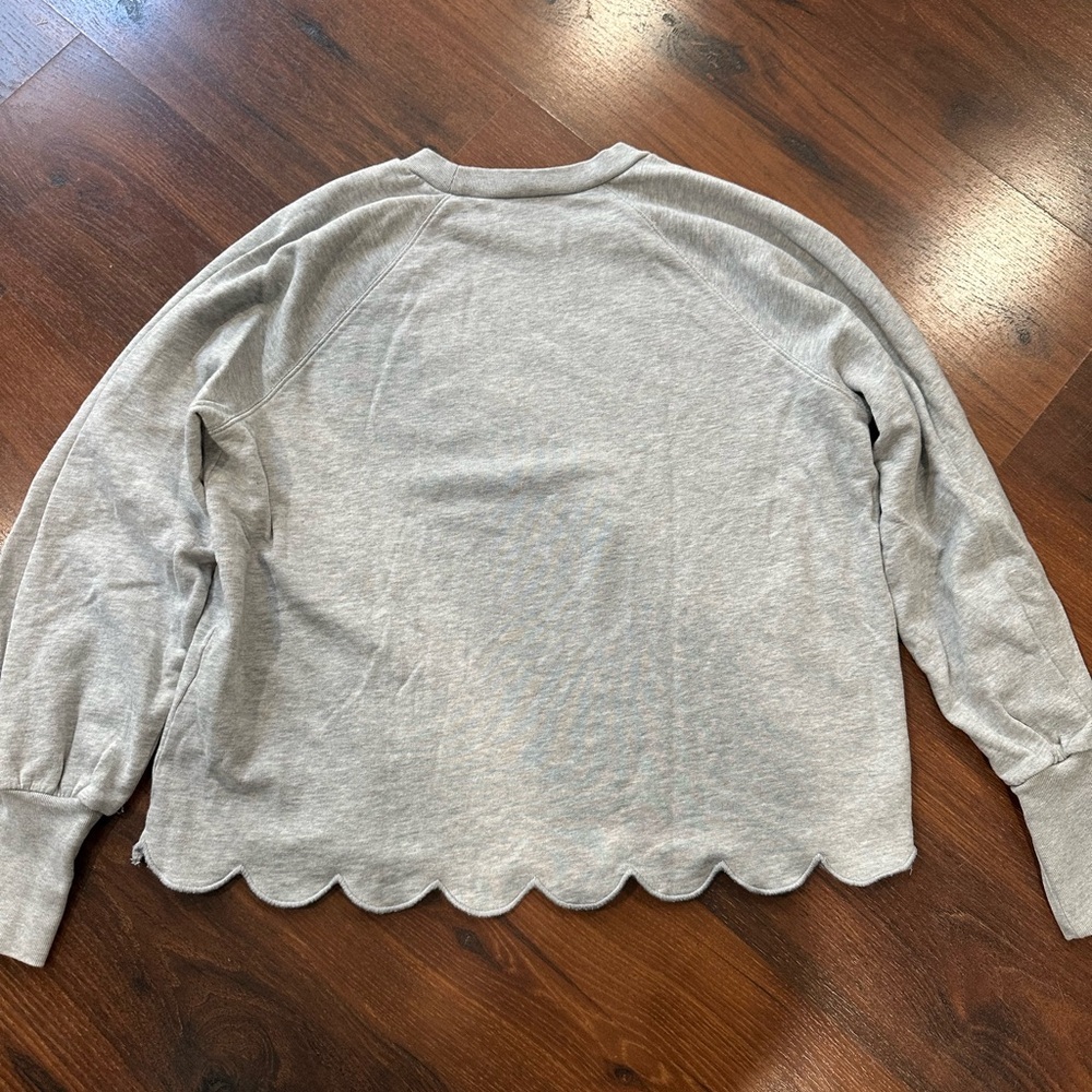 FRAME Scalloped Hem Crew Neck
Sweatshirt Sz SP Bishop Sleeve Cotton
Gray - Picture 4 of 10